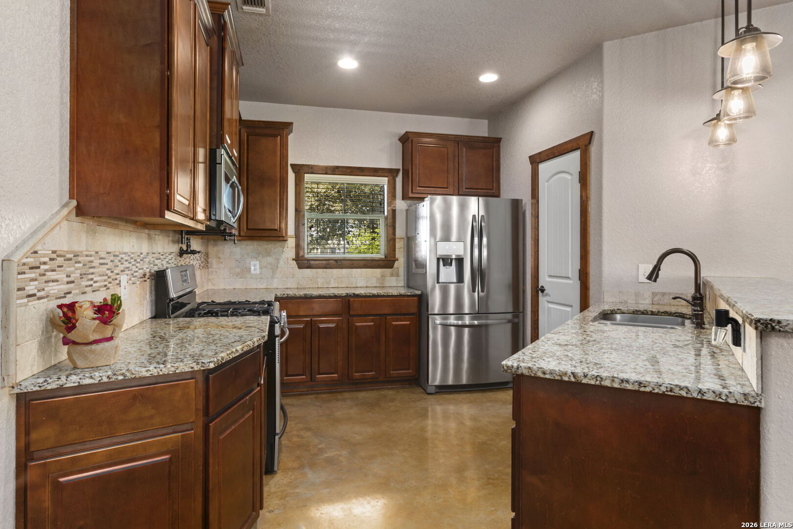 193 County Road 271, Rio Medina, TX 78066