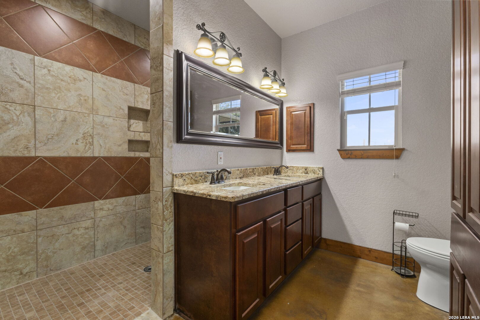 193 County Road 271, Rio Medina, TX 78066