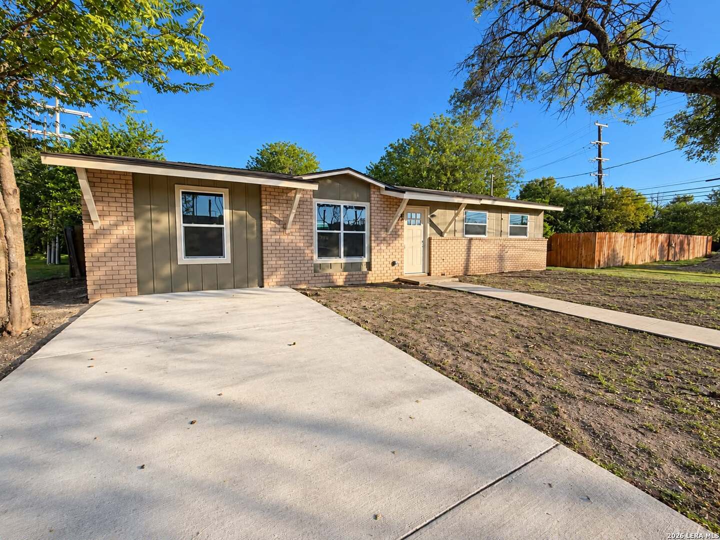 Property photo for 305 W AVIATION BLVD, Universal City, TX