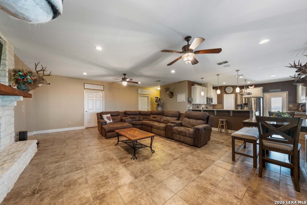 2888 County Road 136, Kenedy, TX 78119