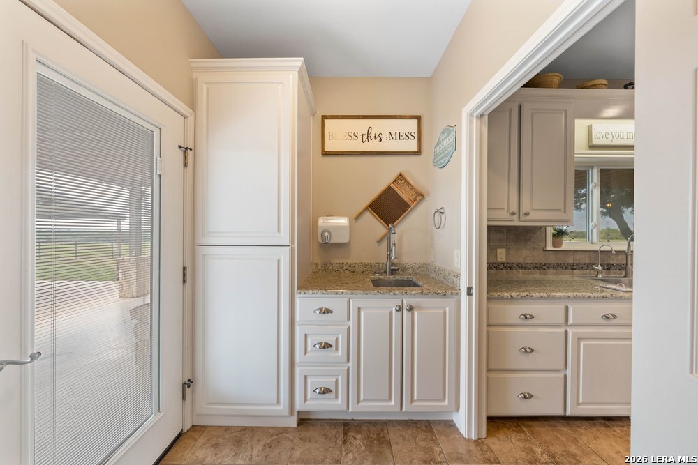 2888 County Road 136, Kenedy, TX 78119