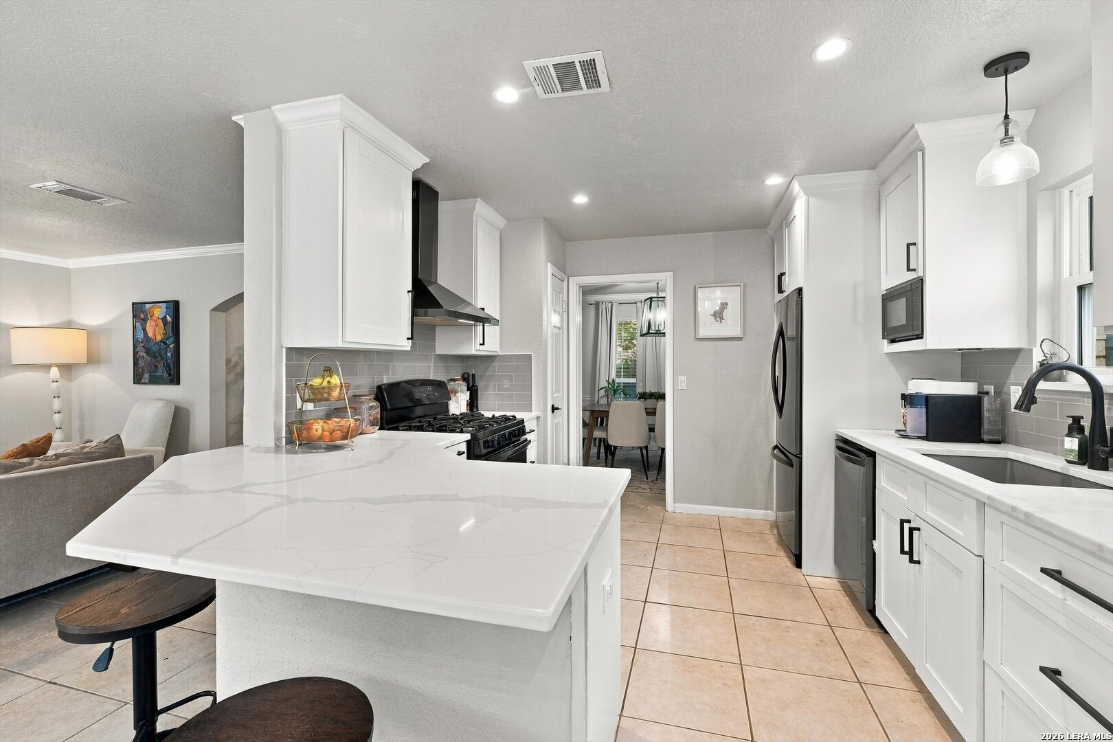 7318 CHENAL PT, San Antonio, TX 78240