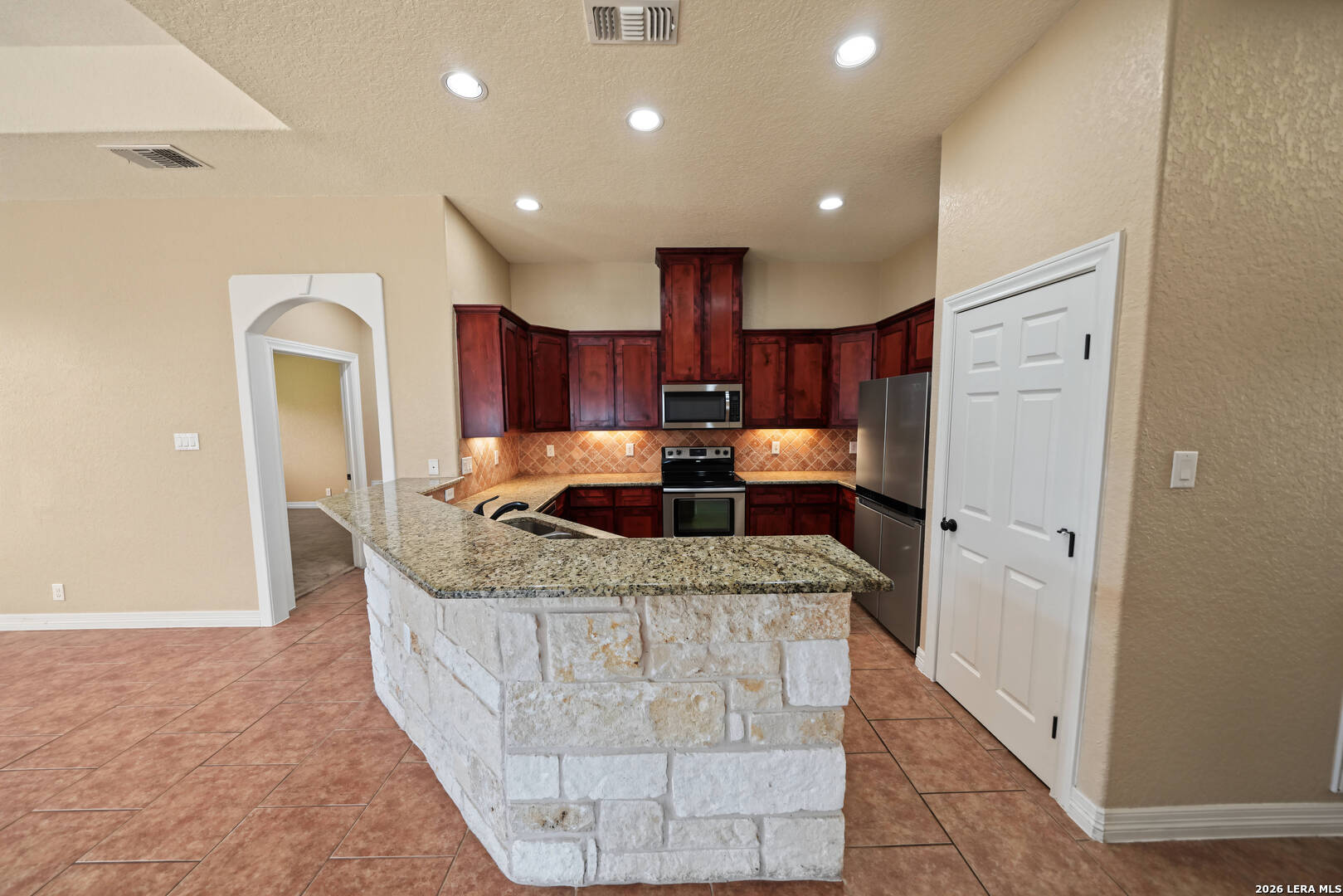 15513 DELL LN, Selma, TX 78154