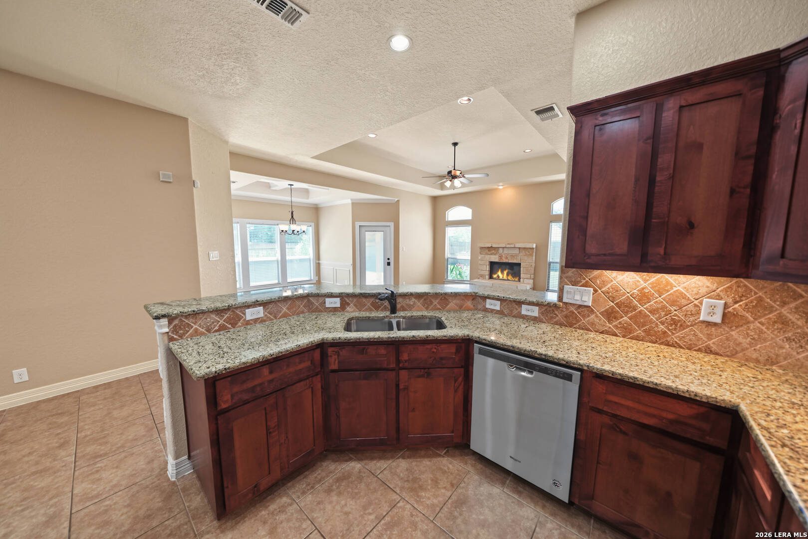 15513 DELL LN, Selma, TX 78154