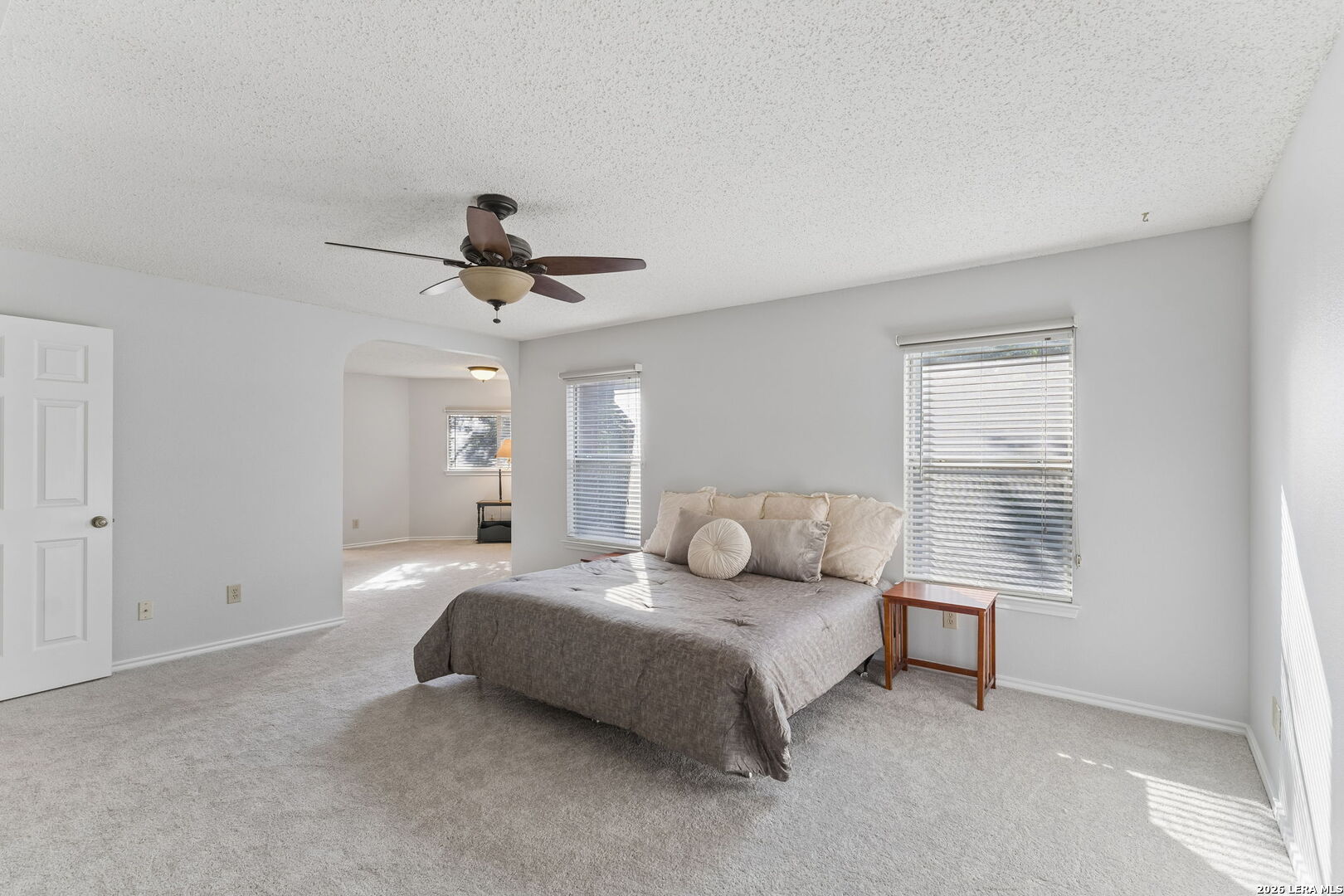 240 SAMANTHA DR, Schertz, TX 78154