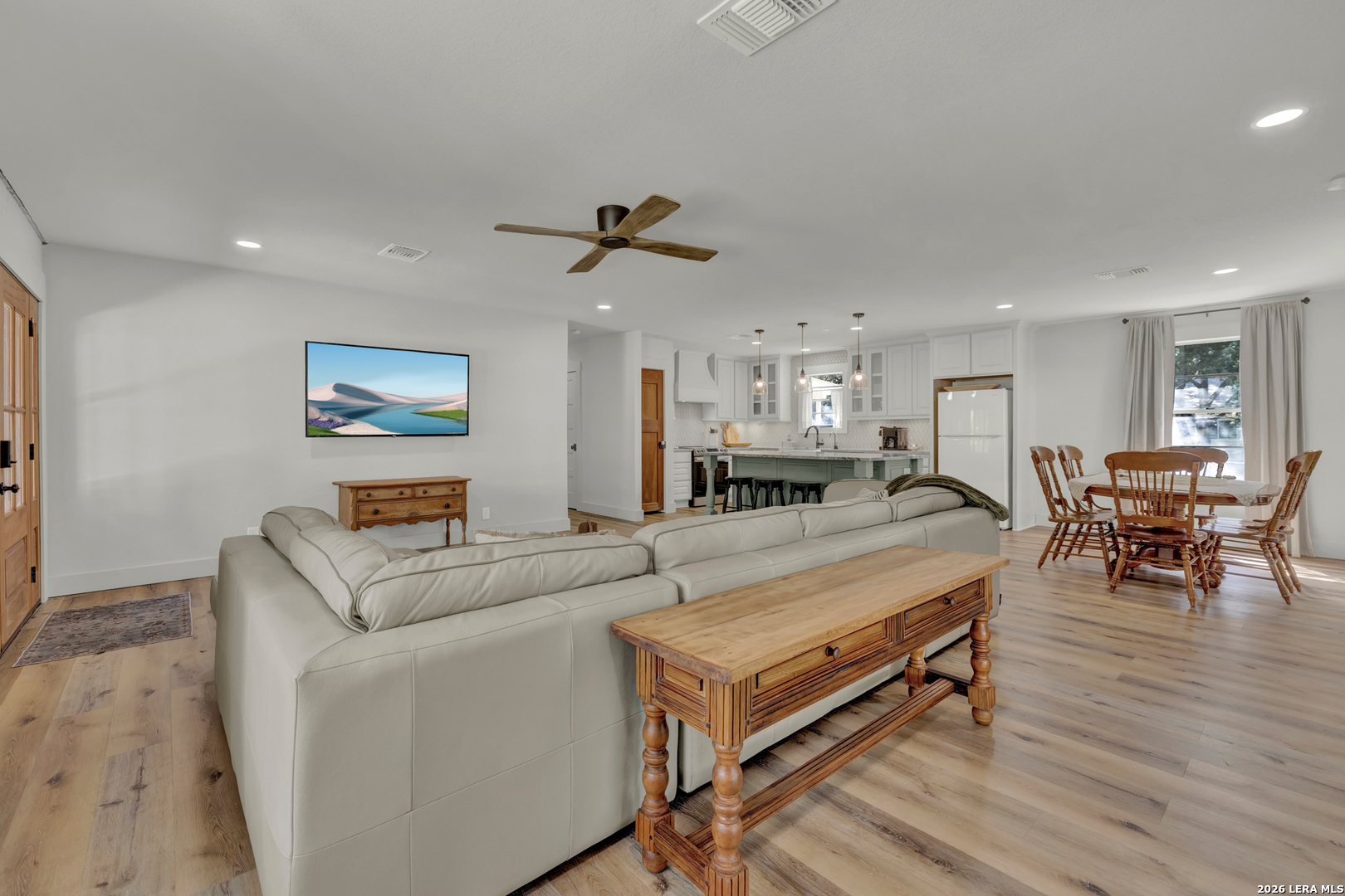 767 VALLEY OAKS DR, Canyon Lake, TX 78133