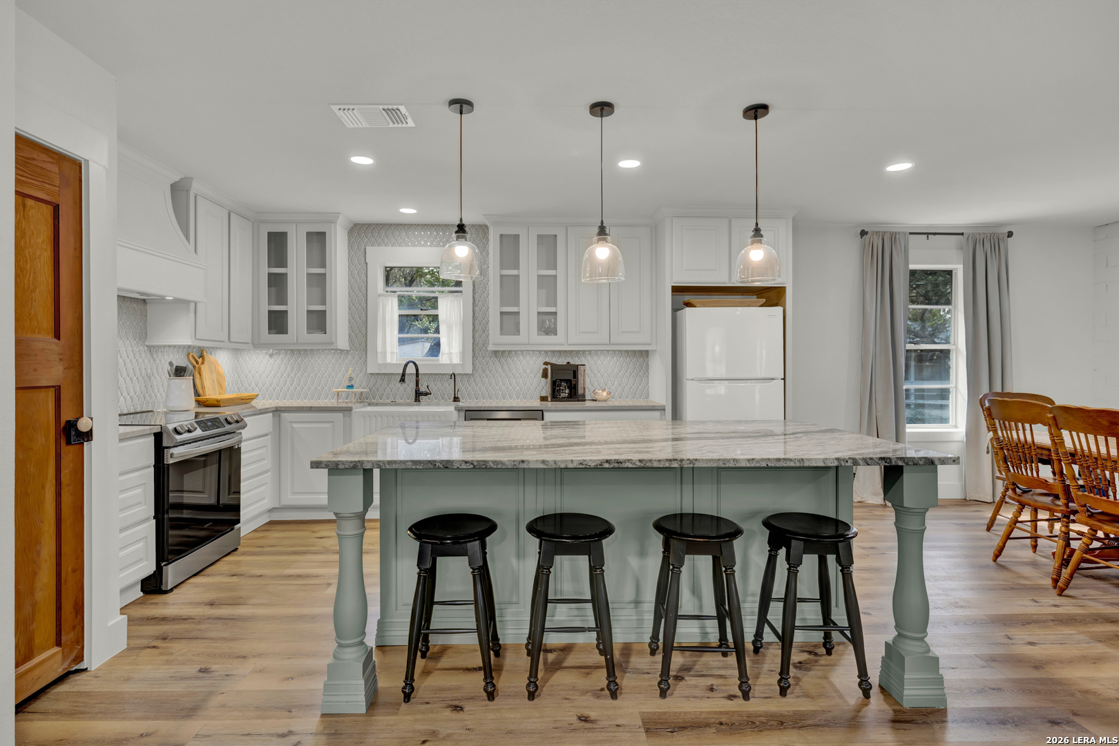 767 VALLEY OAKS DR, Canyon Lake, TX 78133