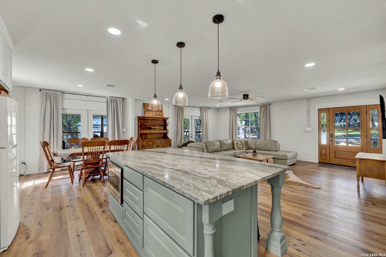 767 VALLEY OAKS DR, Canyon Lake, TX 78133