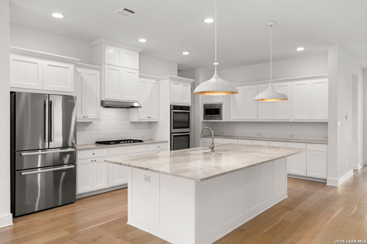 563 TALMADGE LN, Shavano Park, TX 78249