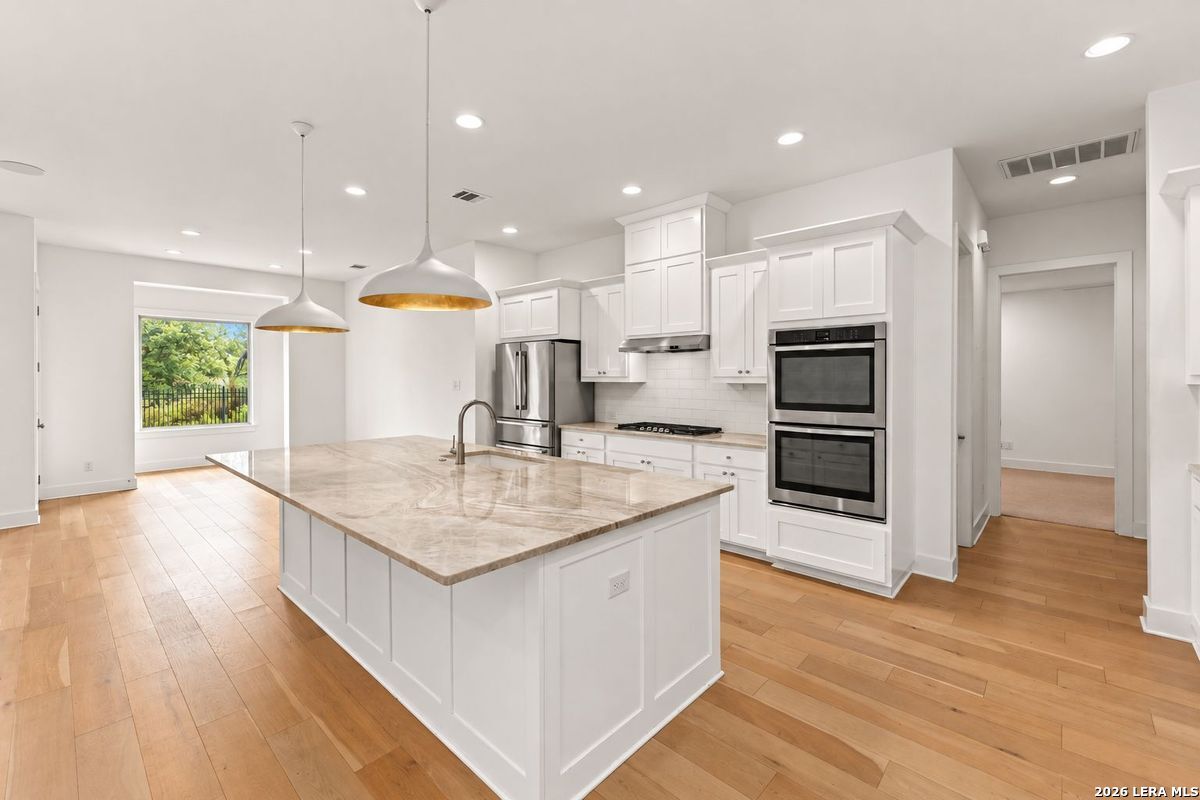 563 TALMADGE LN, Shavano Park, TX 78249