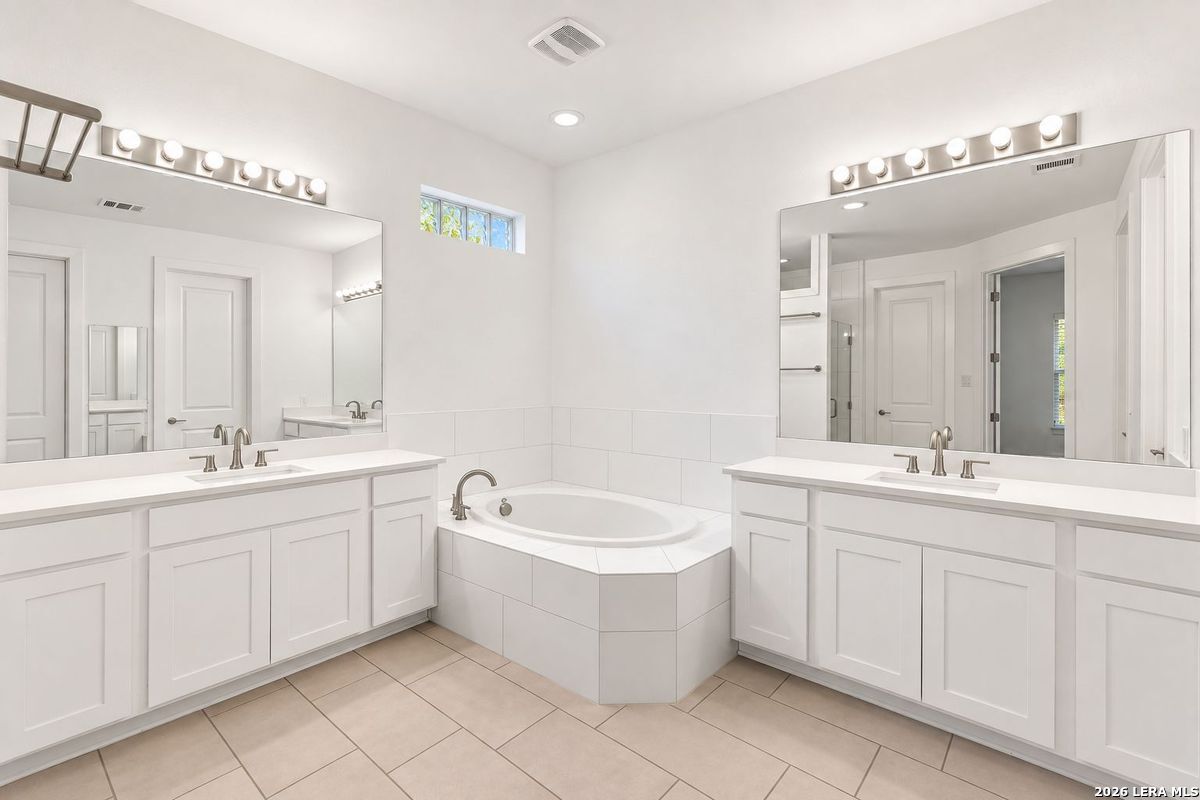 563 TALMADGE LN, Shavano Park, TX 78249