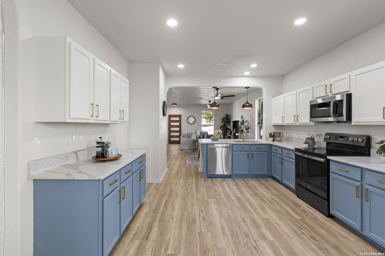 7502 CAMINO MNR, Boerne, TX 78015