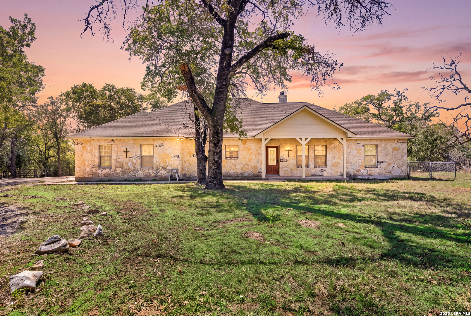828 County Road 334, Stockdale, TX 78160