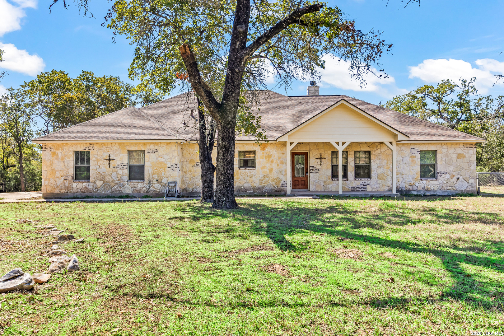 828 County Road 334, Stockdale, TX 78160