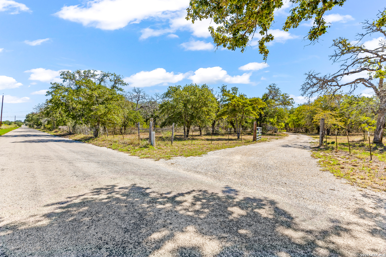 828 County Road 334, Stockdale, TX 78160