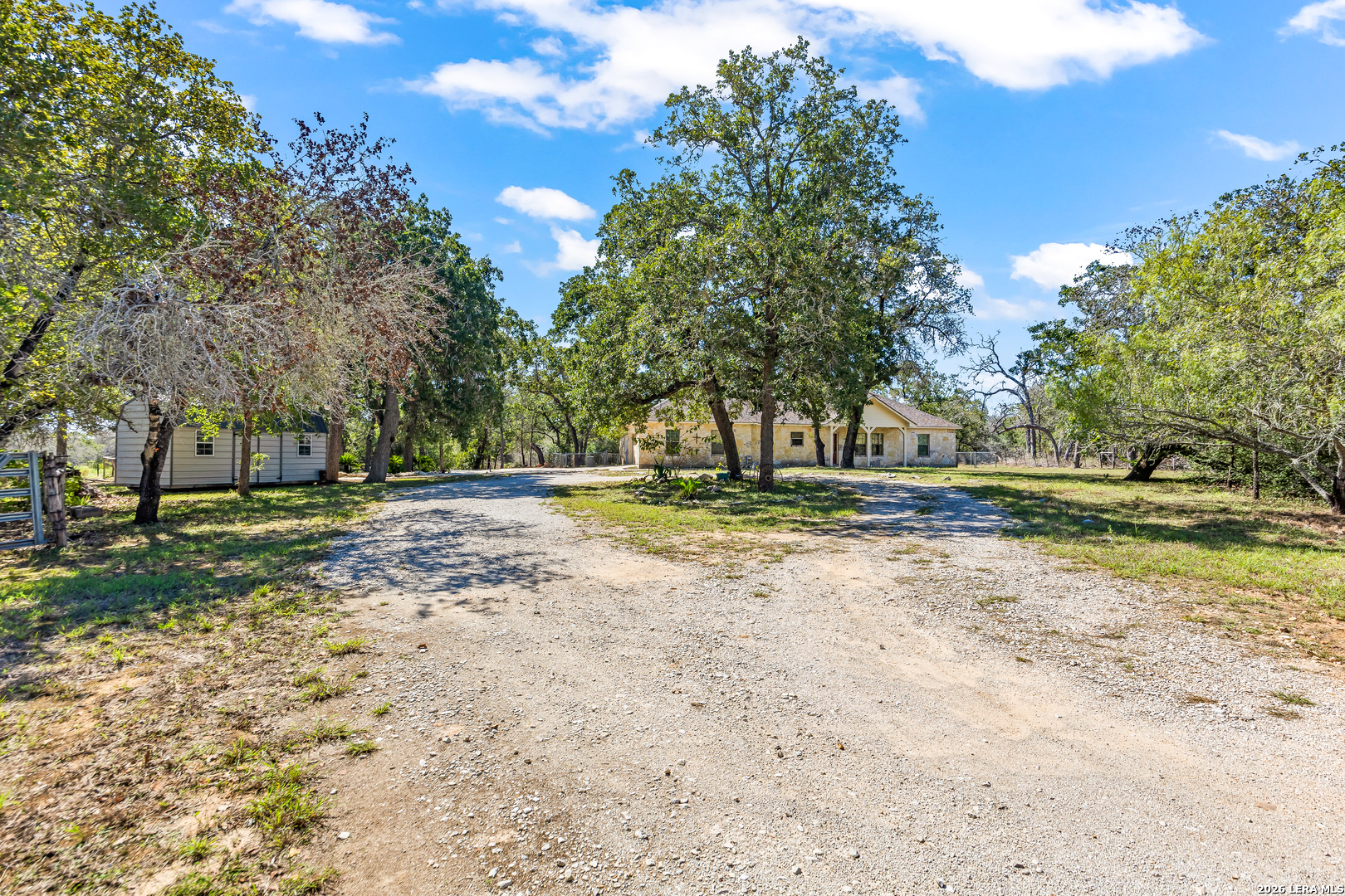 828 County Road 334, Stockdale, TX 78160