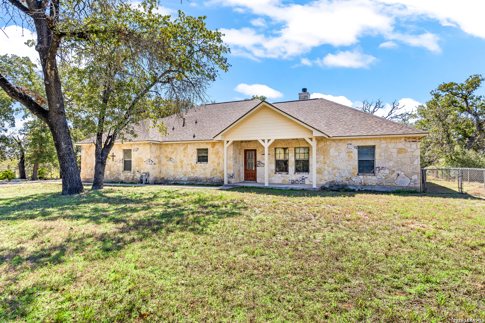 828 County Road 334, Stockdale, TX 78160