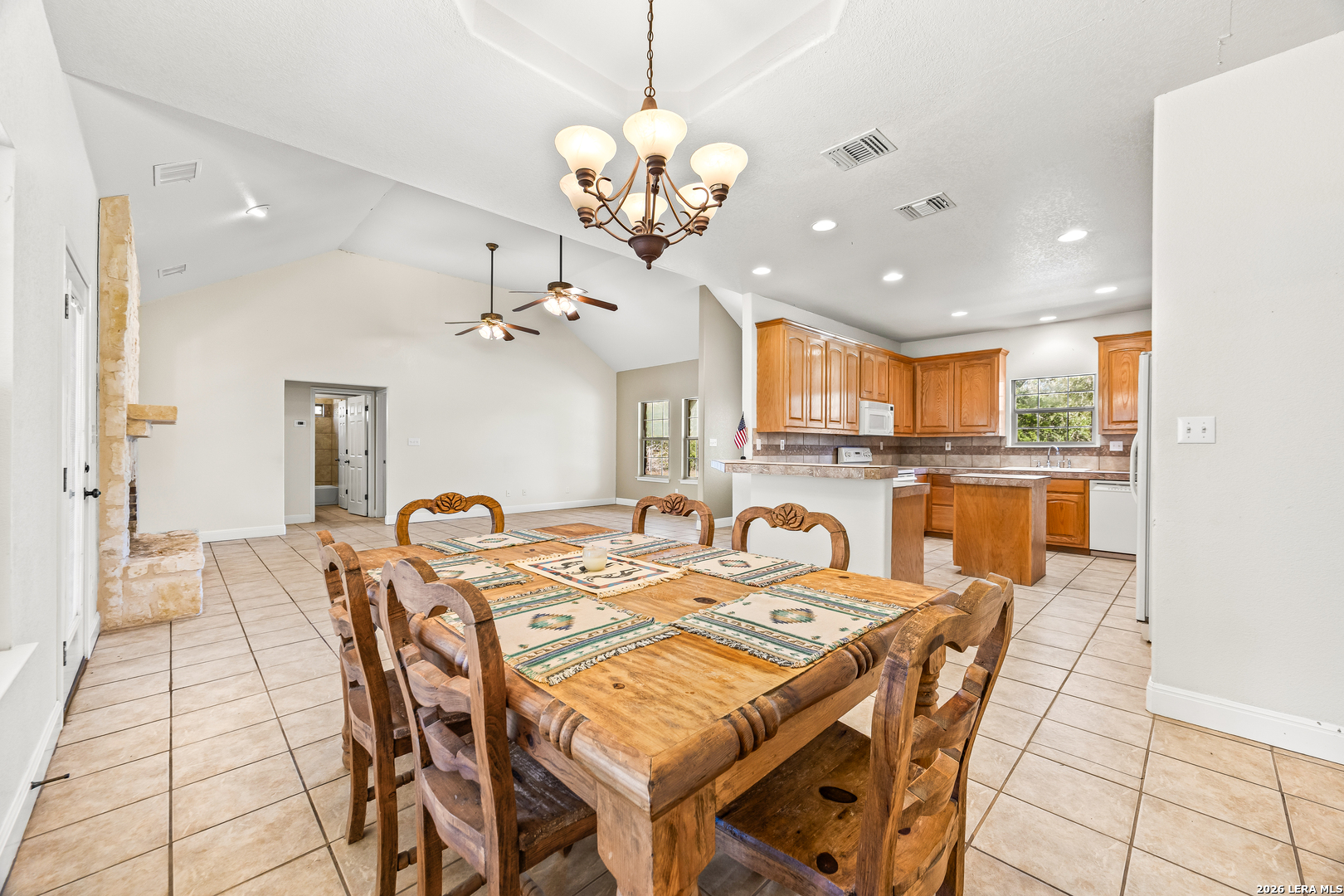 828 County Road 334, Stockdale, TX 78160