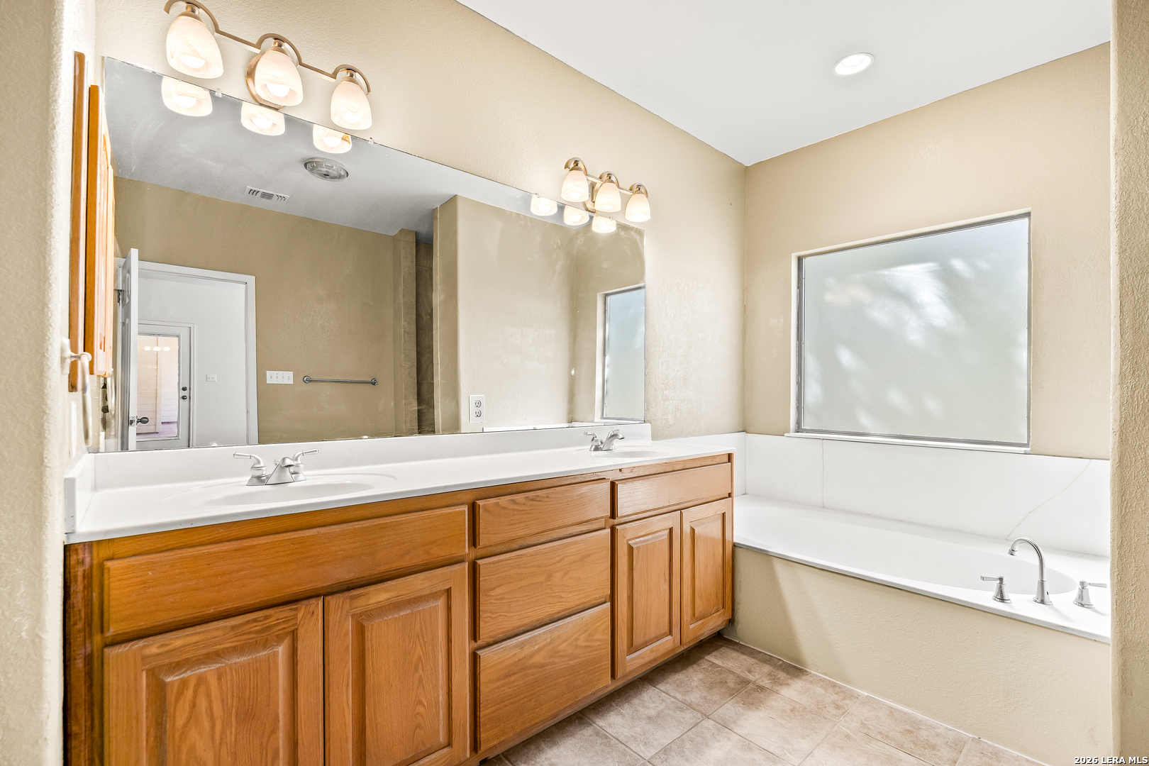 828 County Road 334, Stockdale, TX 78160