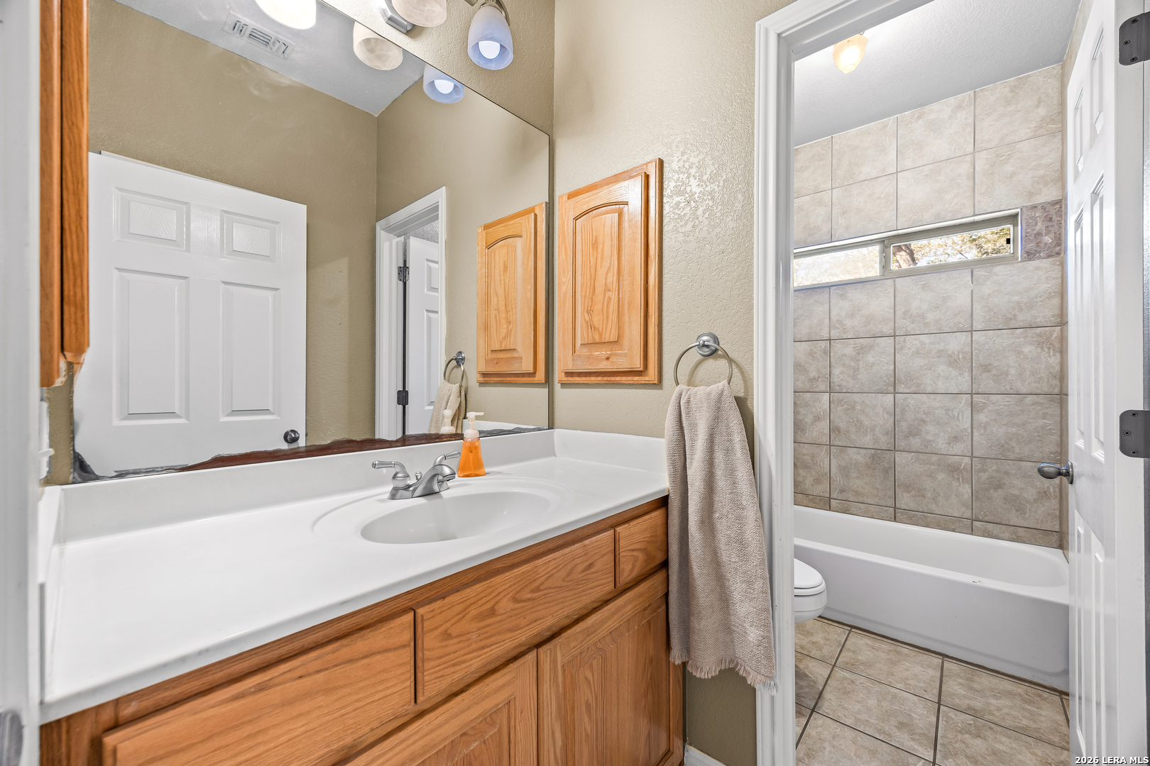 828 County Road 334, Stockdale, TX 78160