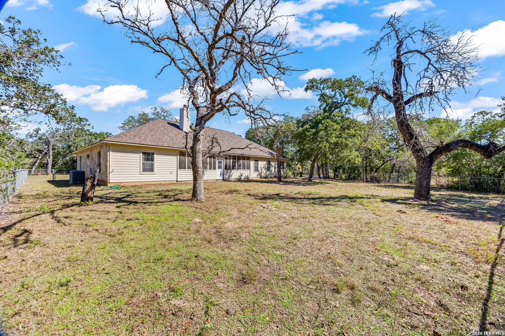 828 County Road 334, Stockdale, TX 78160