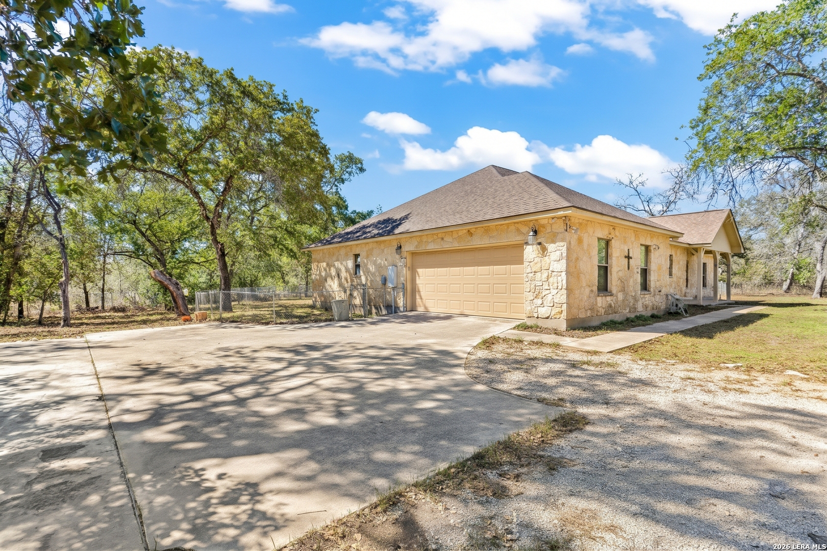 828 County Road 334, Stockdale, TX 78160