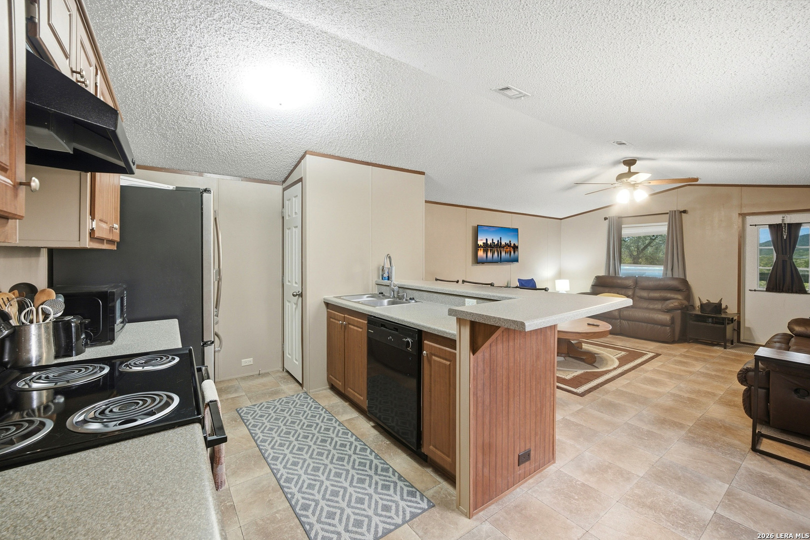333 SPANISH OAK DR, Bandera, TX 78003