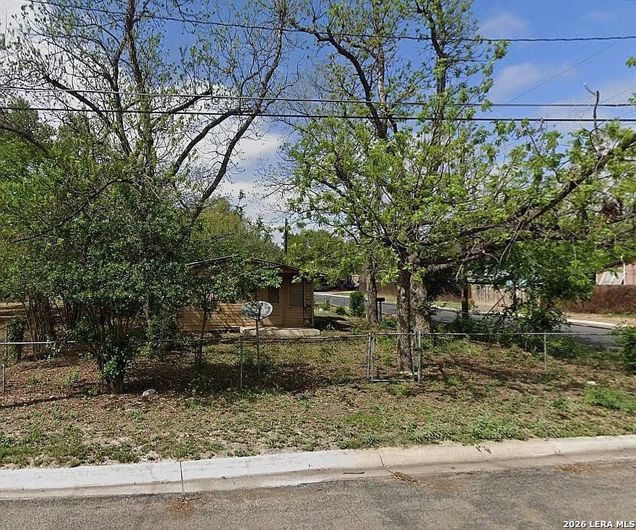 Property photo for 202 16th St, Hondo, TX