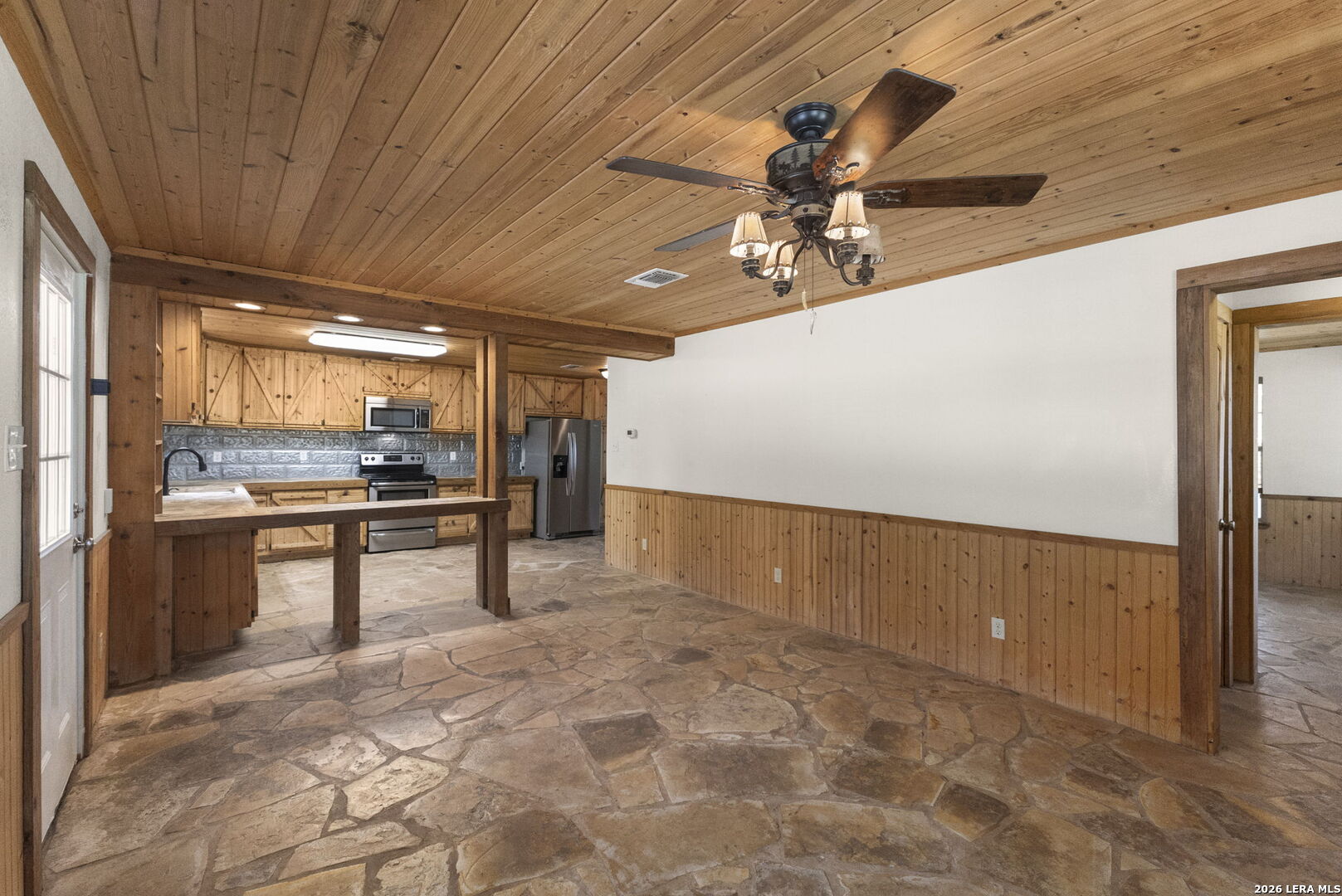 138 Comanche Path, Bandera, TX 78003
