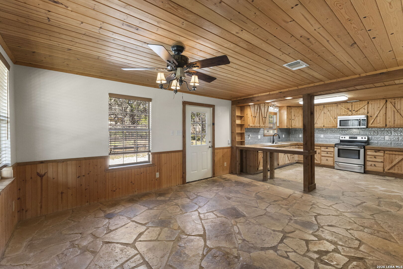 138 Comanche Path, Bandera, TX 78003