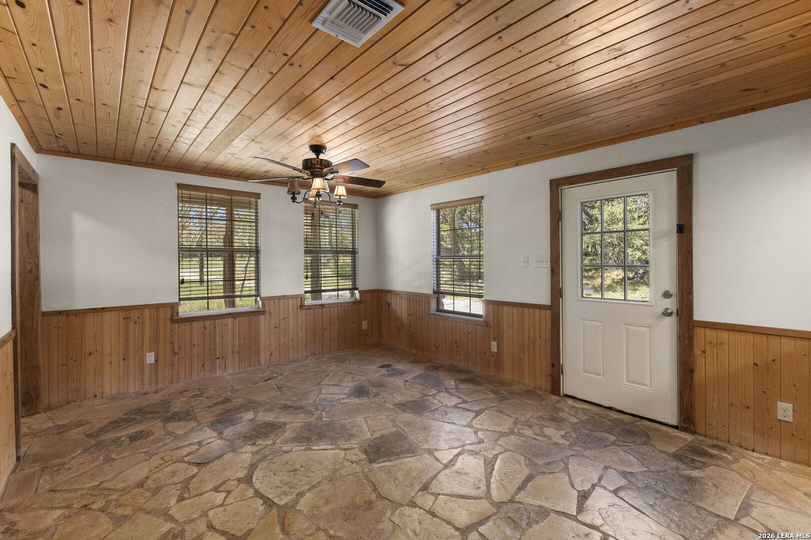 138 Comanche Path, Bandera, TX 78003