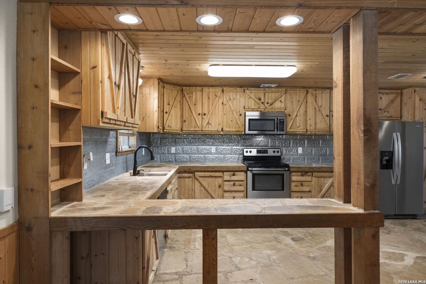 138 Comanche Path, Bandera, TX 78003