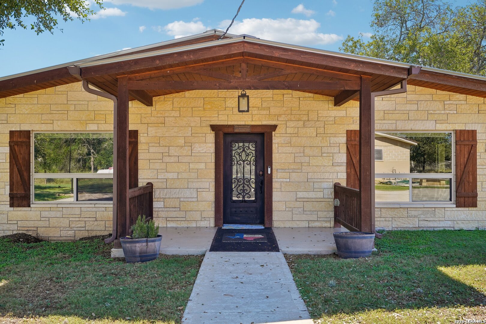 24 Edmiston Ln, Comfort, TX 78013