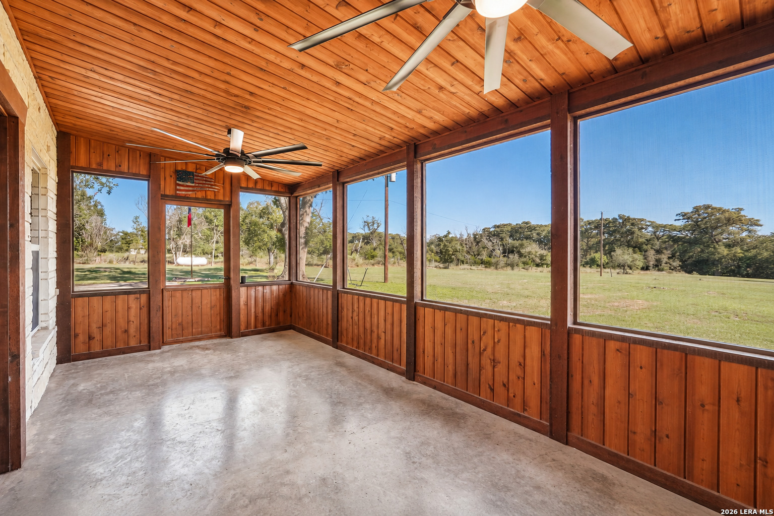 24 Edmiston Ln, Comfort, TX 78013