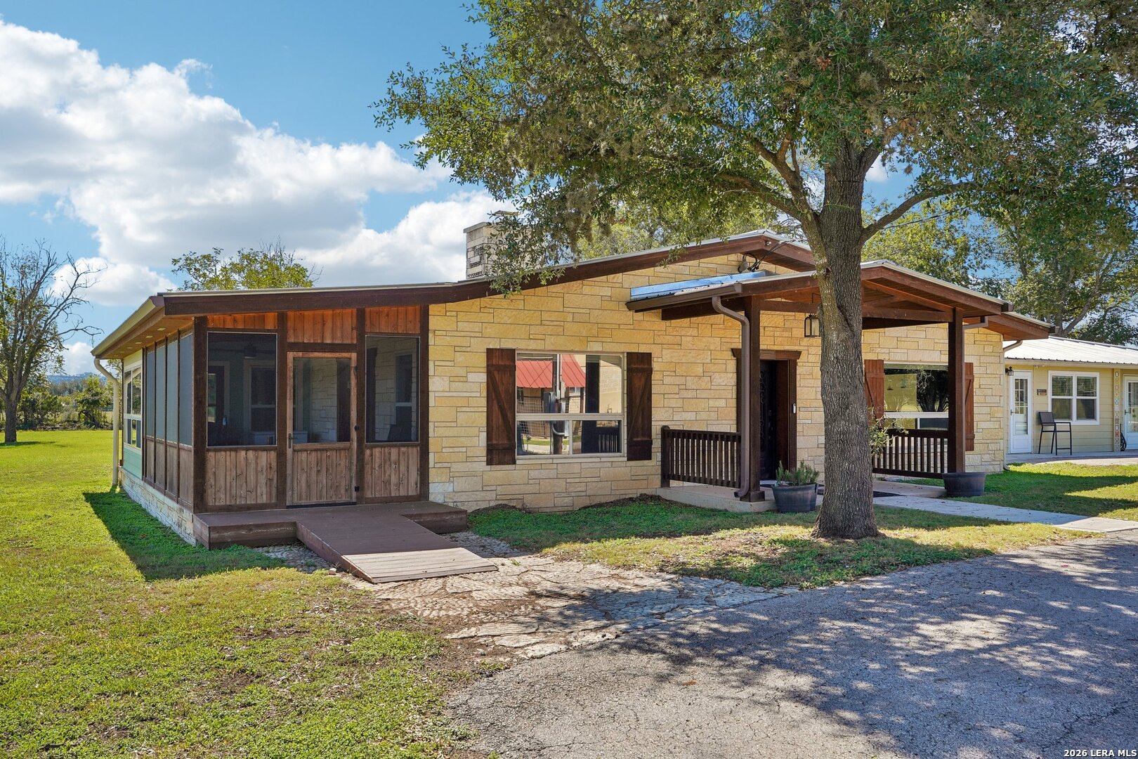 24 Edmiston Ln, Comfort, TX 78013