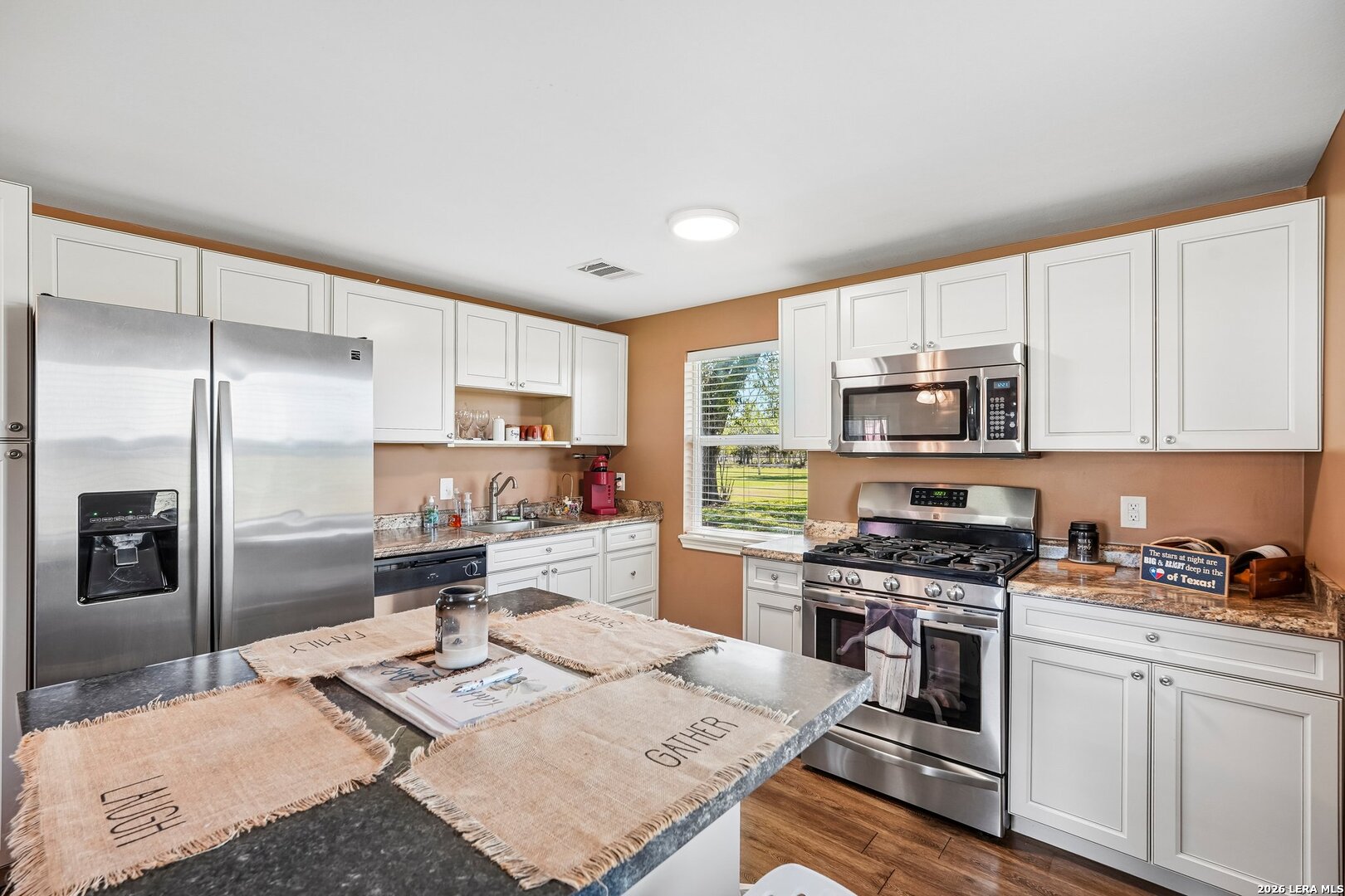 24 Edmiston Ln, Comfort, TX 78013