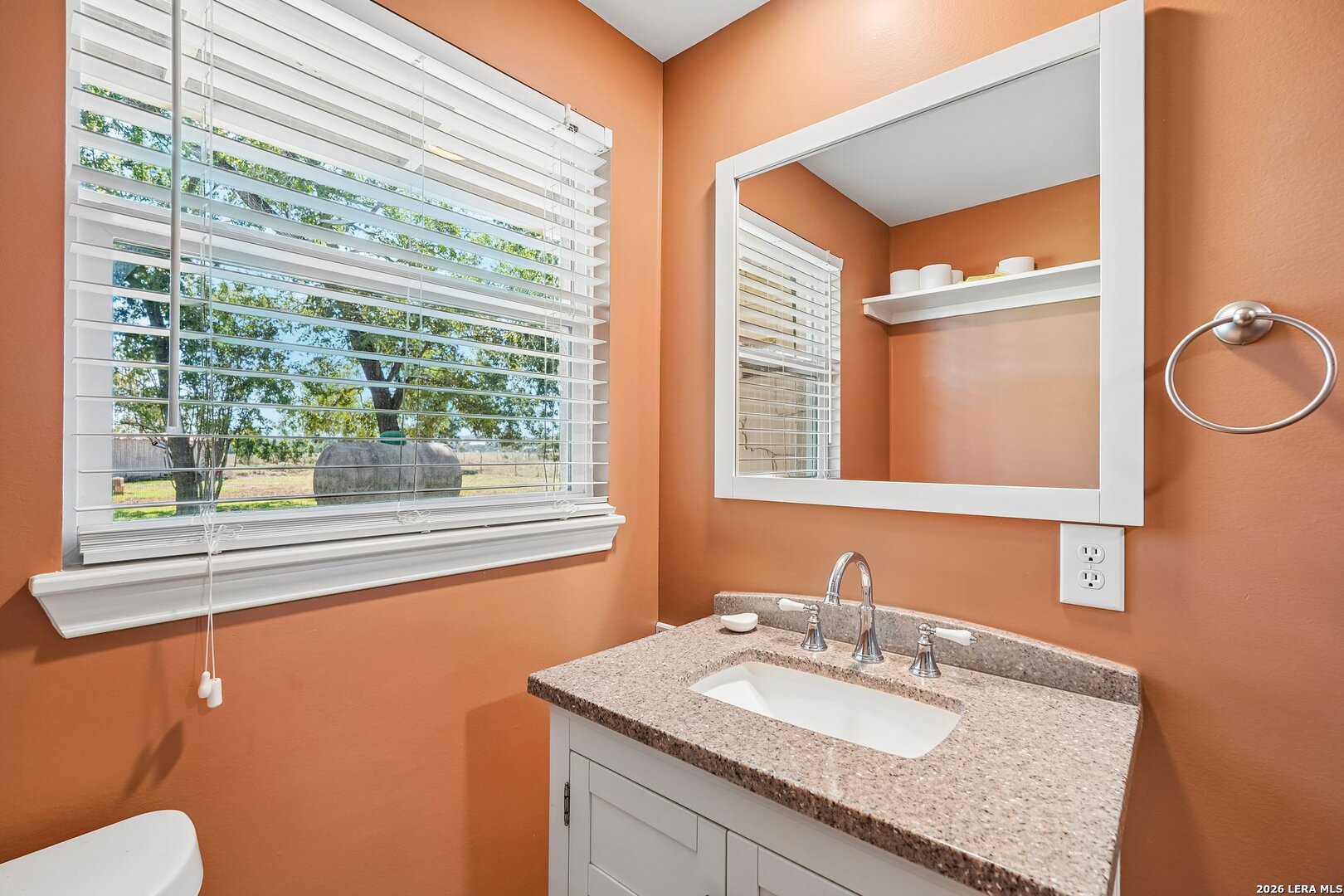 24 Edmiston Ln, Comfort, TX 78013