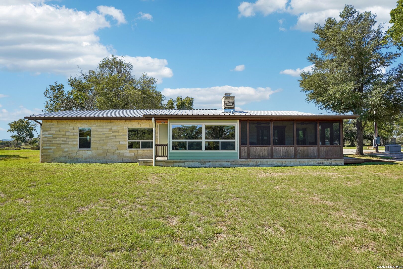 24 Edmiston Ln, Comfort, TX 78013