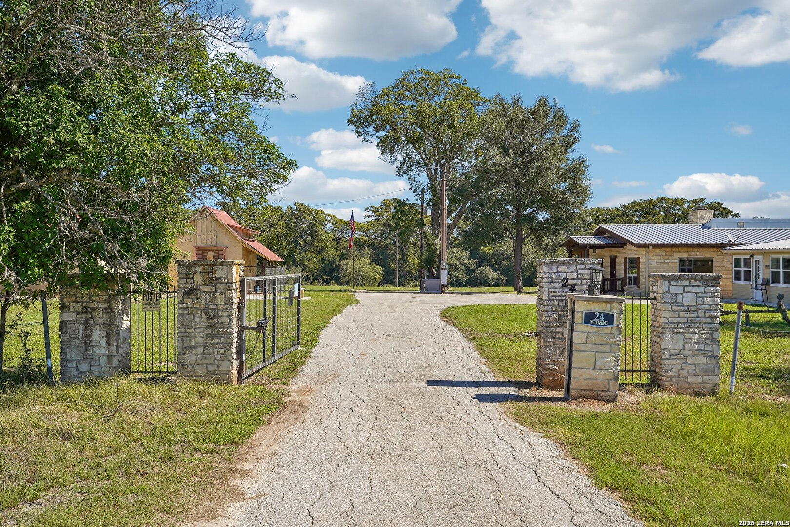24 Edmiston Ln, Comfort, TX 78013