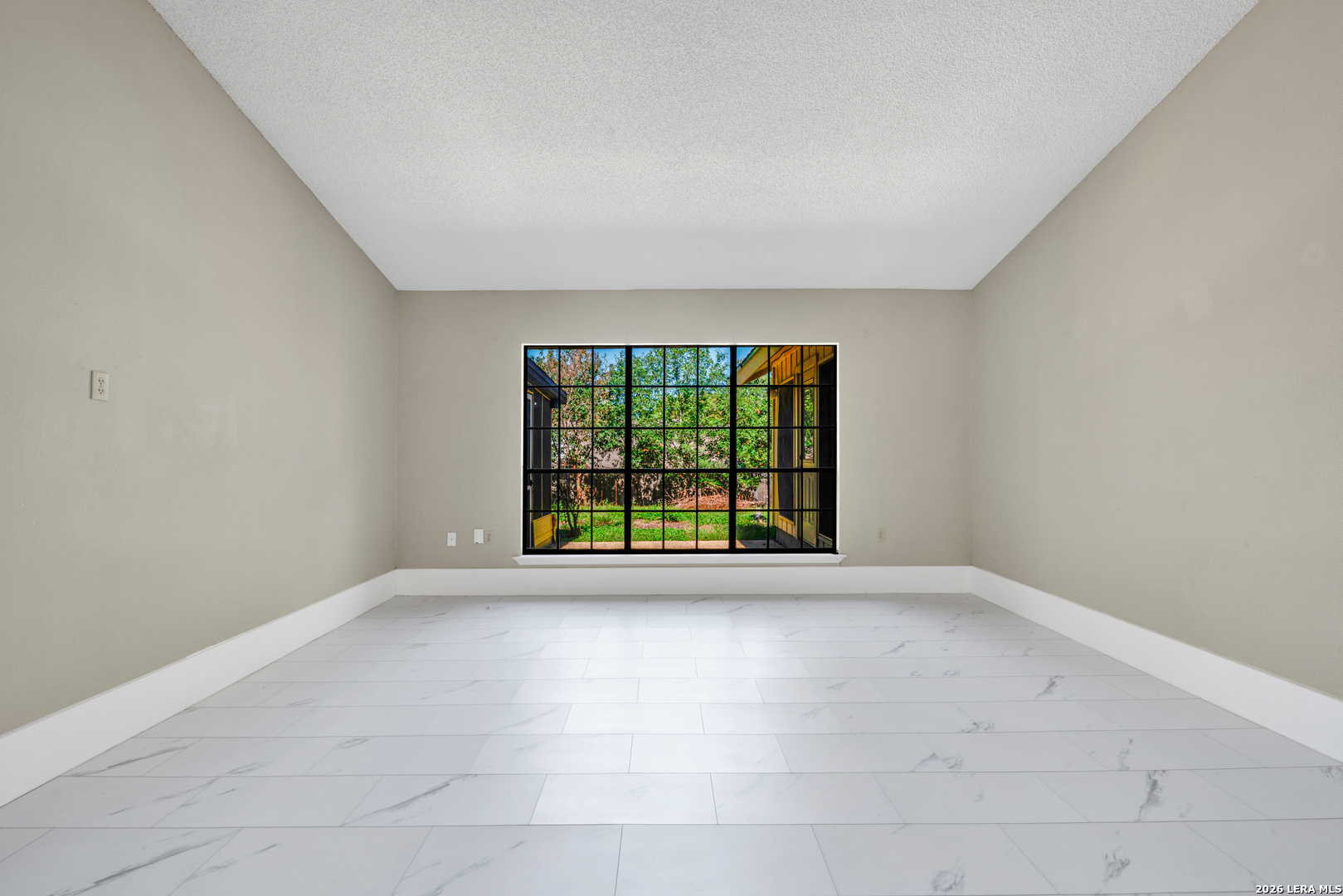 6327 Silver Fox, San Antonio, TX 78247