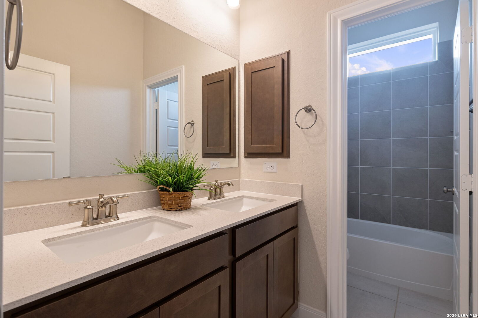 130 PIPER ST, Castroville, TX 78009