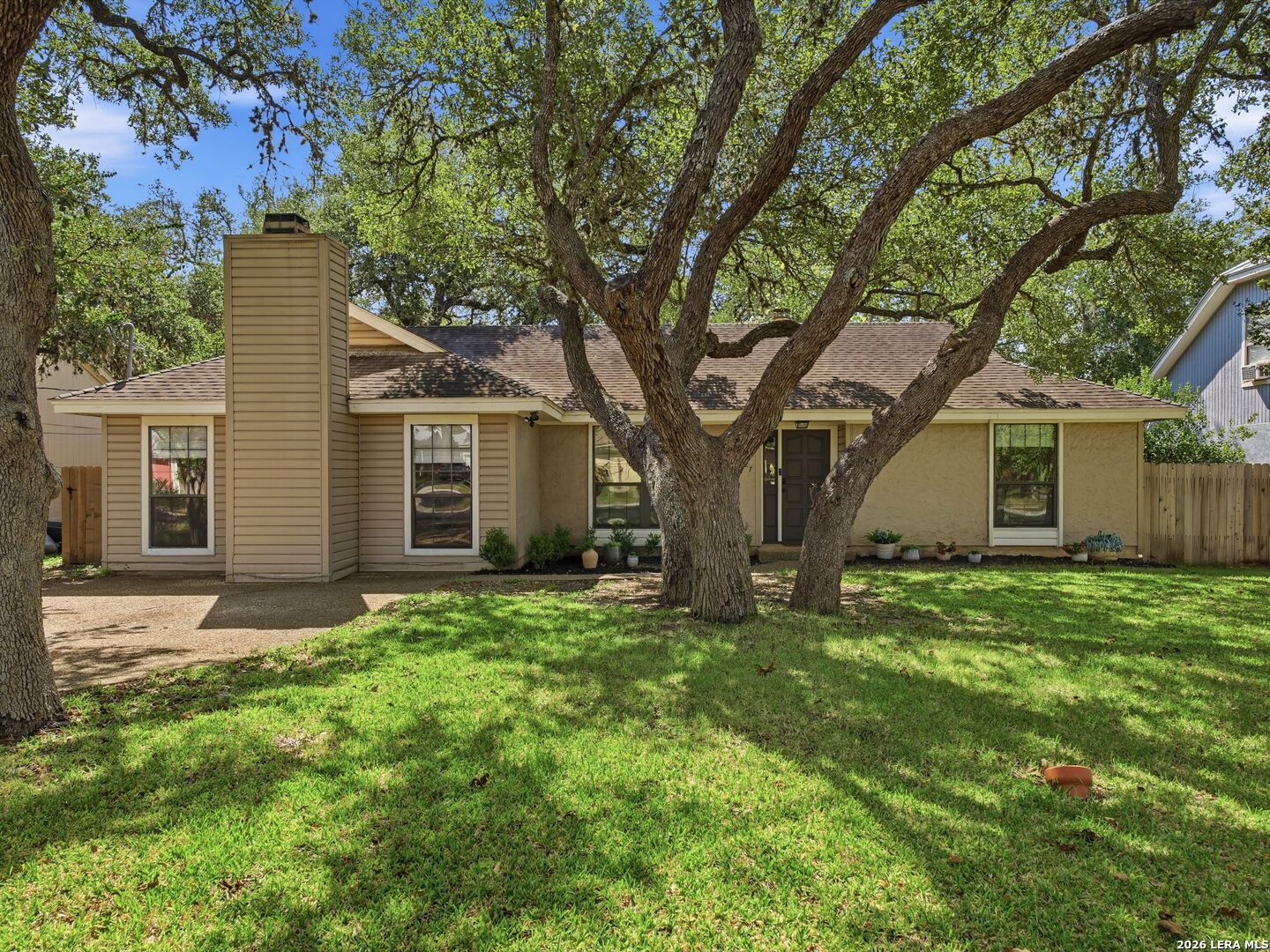 327 Deer Creek Dr, Boerne, TX 78006
