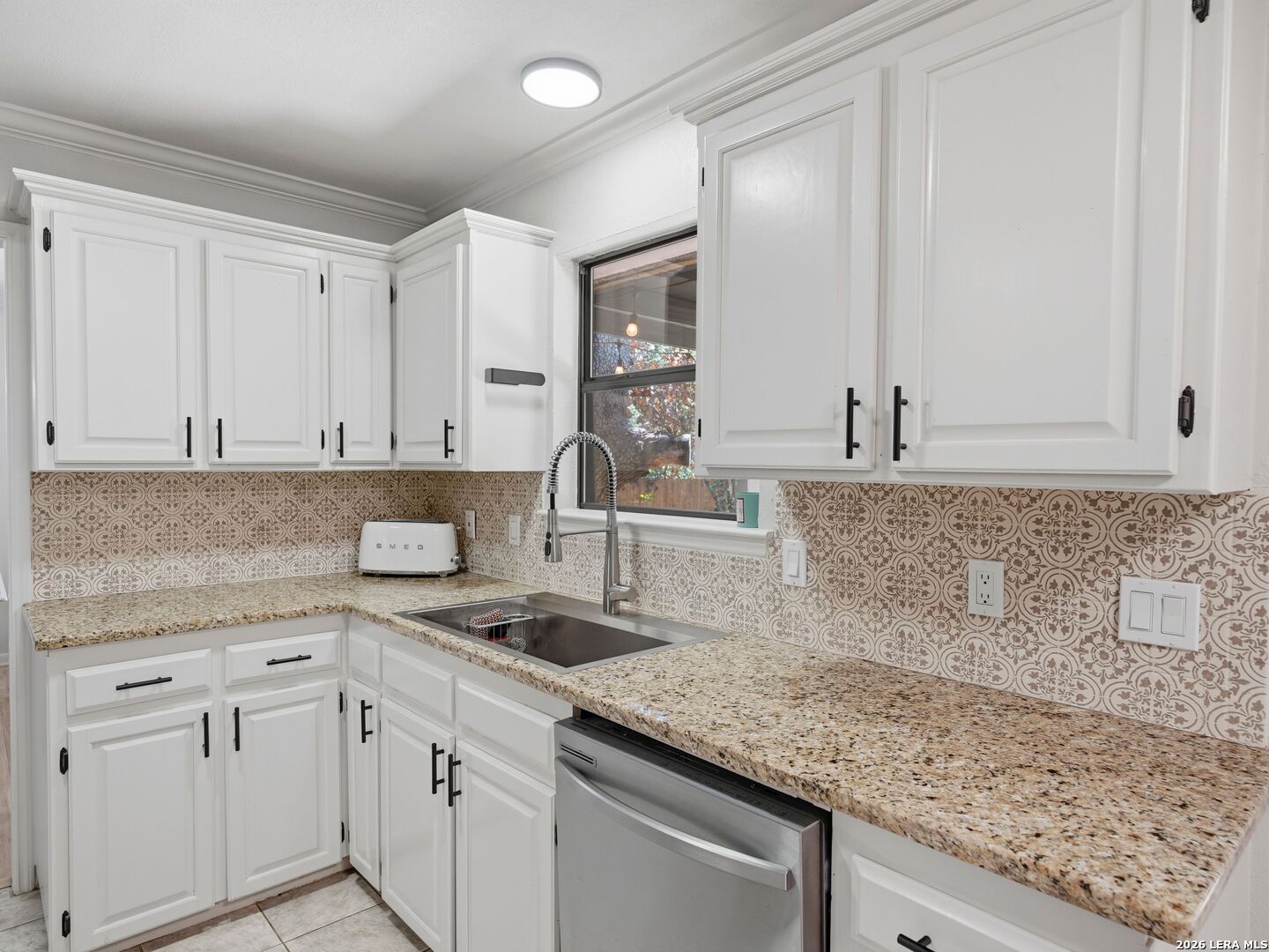 327 Deer Creek Dr, Boerne, TX 78006