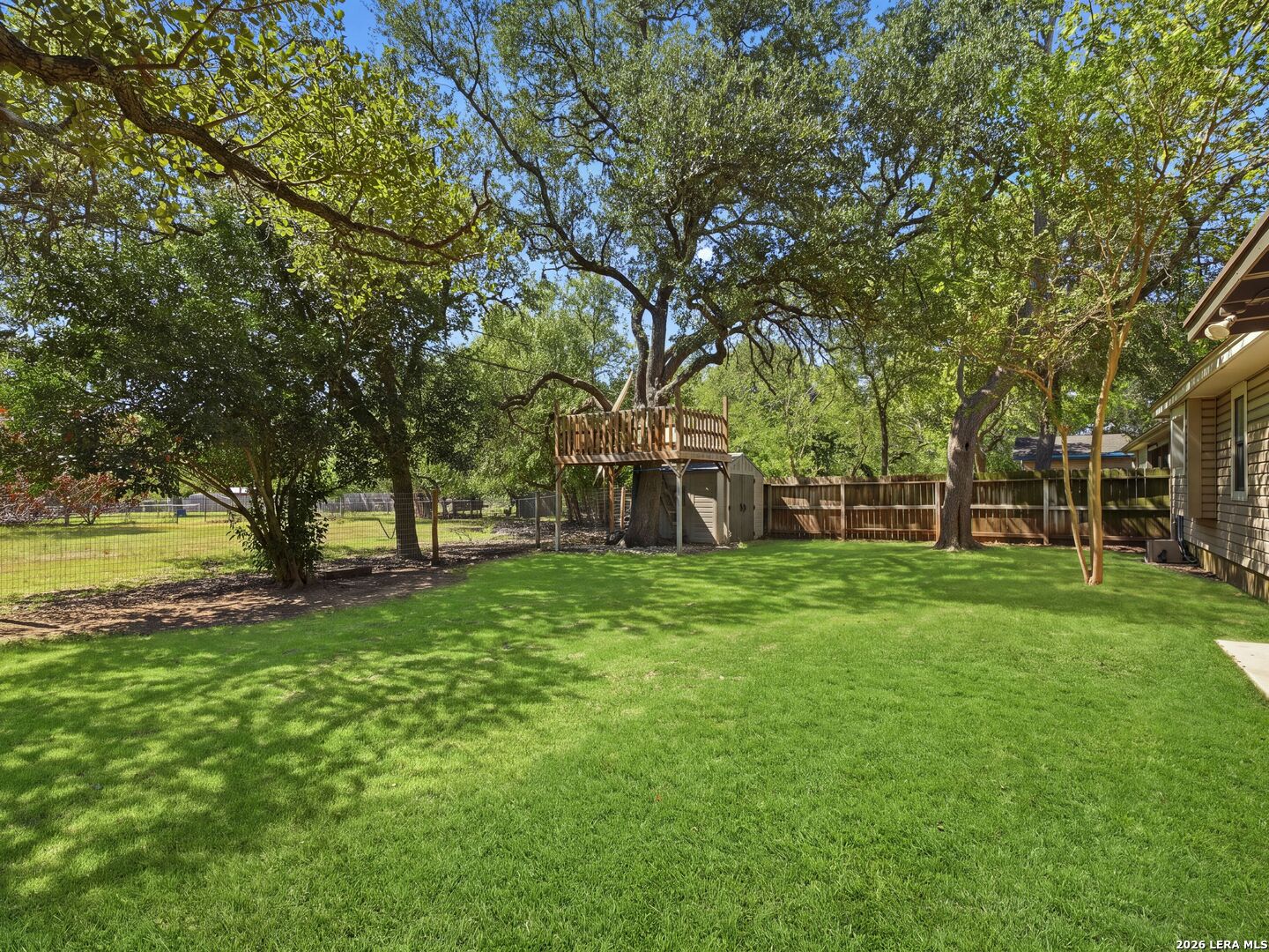 327 Deer Creek Dr, Boerne, TX 78006