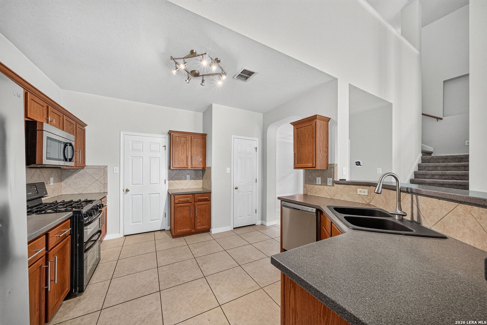 20614 Cliff Park Ln, San Antonio, TX 78258
