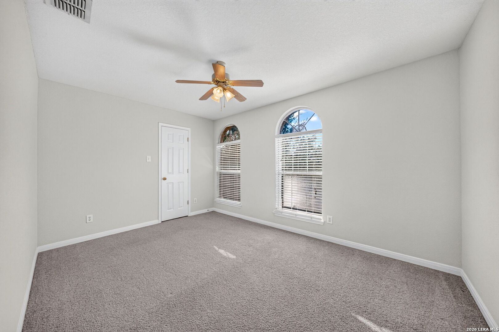 20614 Cliff Park Ln, San Antonio, TX 78258