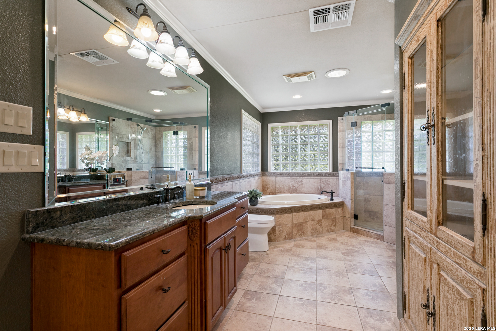 218 VILLAGE CIR, Hill Country Village, TX 78232