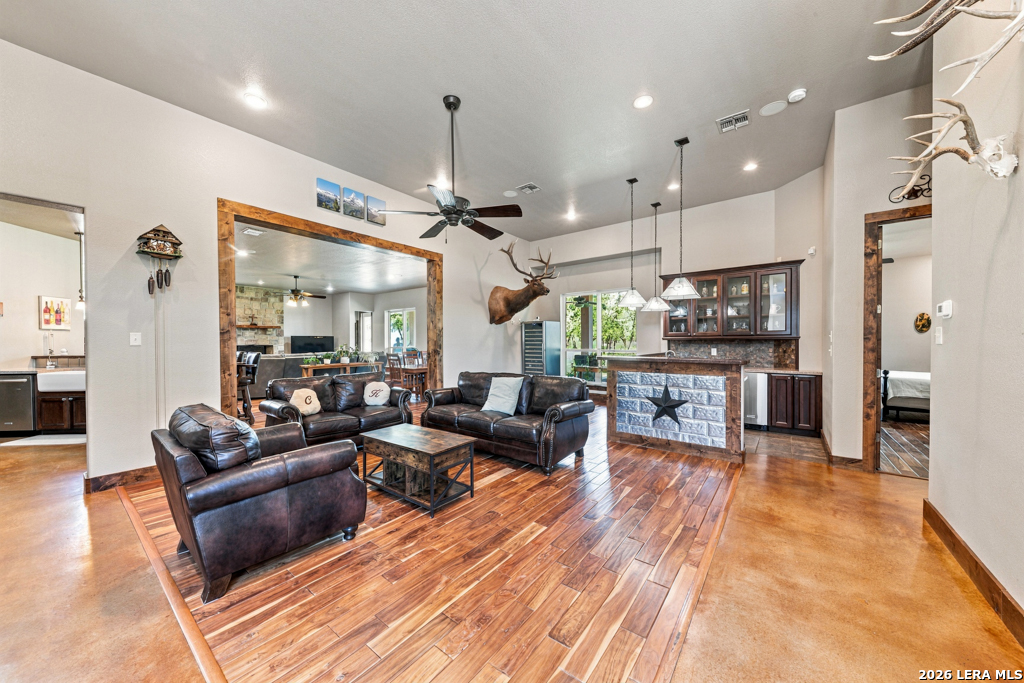 507 ENCHANTED OAK DR, La Vernia, TX 78121