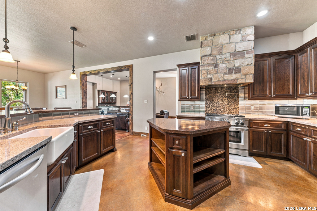 507 ENCHANTED OAK DR, La Vernia, TX 78121