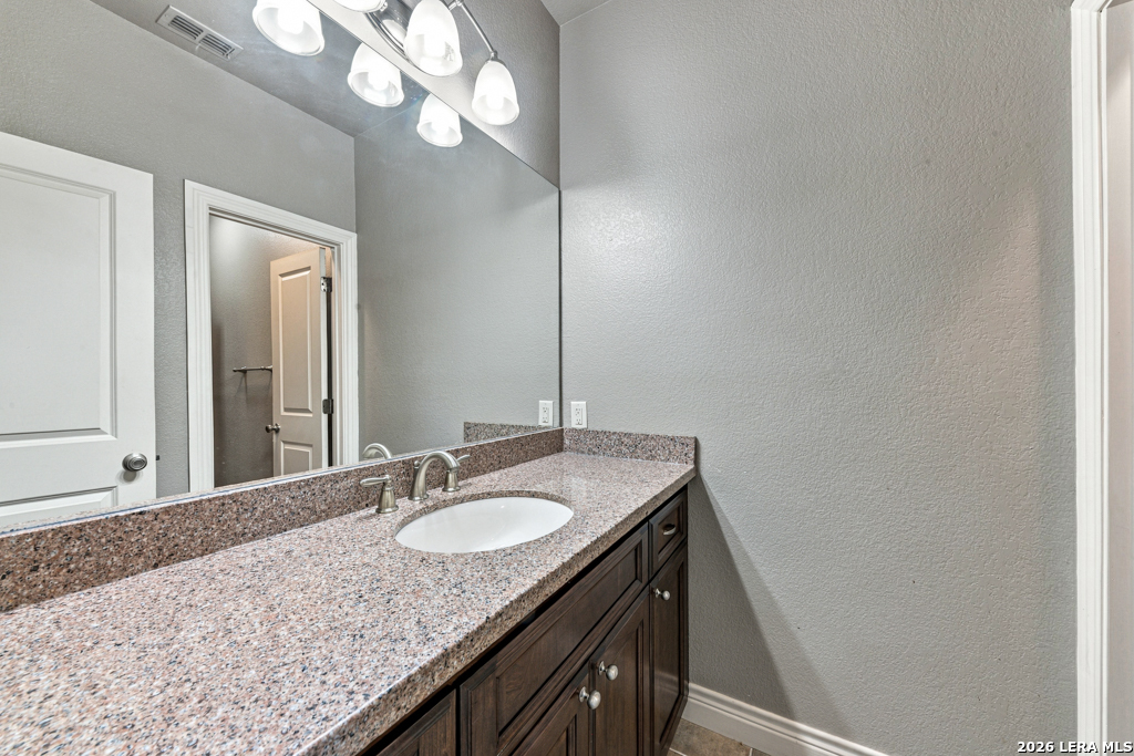 507 ENCHANTED OAK DR, La Vernia, TX 78121